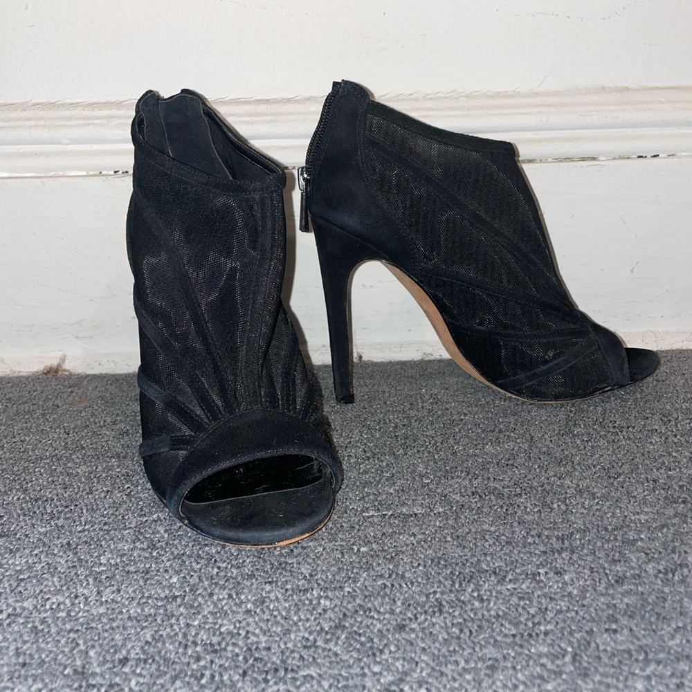 VINCE CAMUTO BLACK MESH HEELS